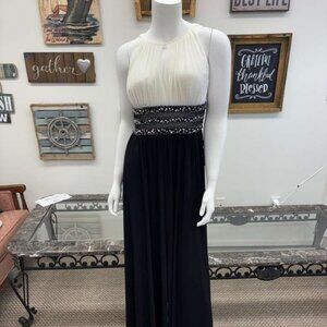 Black & White Formal Maxi Dress with Embellished Waist – Elegant Evening Gown